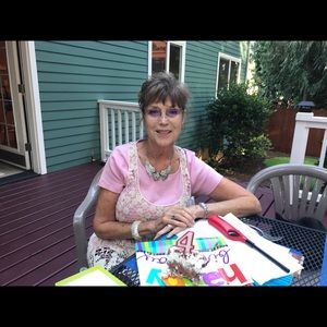 Meet your Posher, Lona